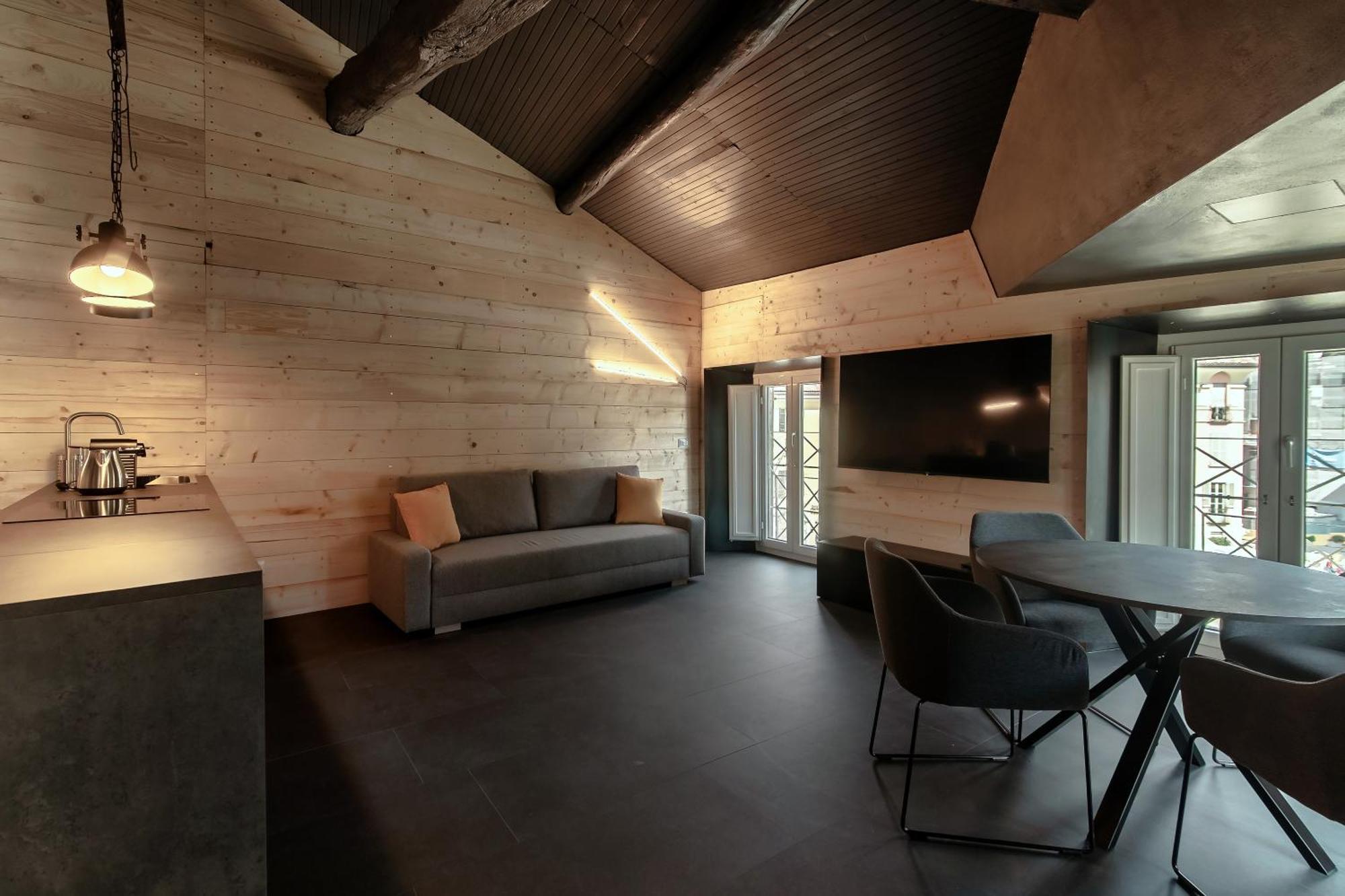 Fitzgerald Building - The House Of Travelers Apartment